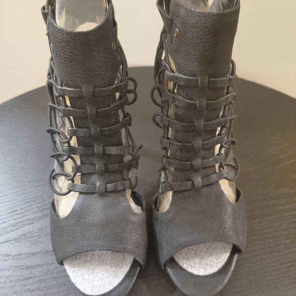 Black heels Vince Camuto - Picture 2 of 5